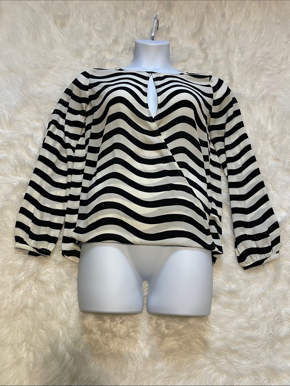 Banana Republic Black & White Wavy Striped Keyhole Long-Sleeve Blouse Medium